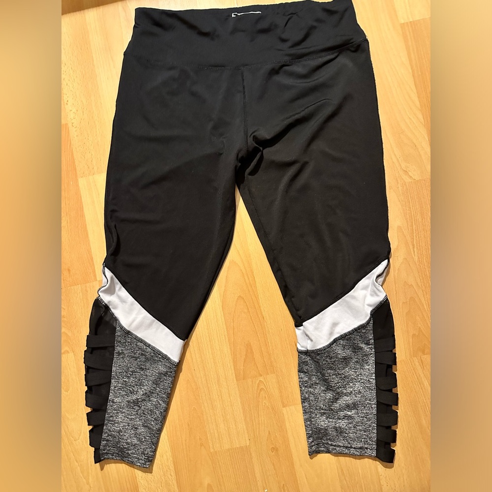 Capri length spandex leggings